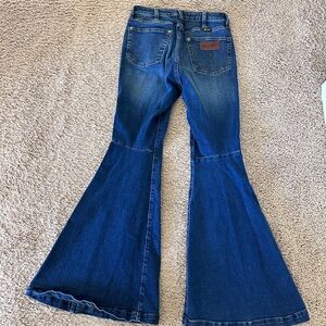 Wrangler 27x32 bell bottom jeans